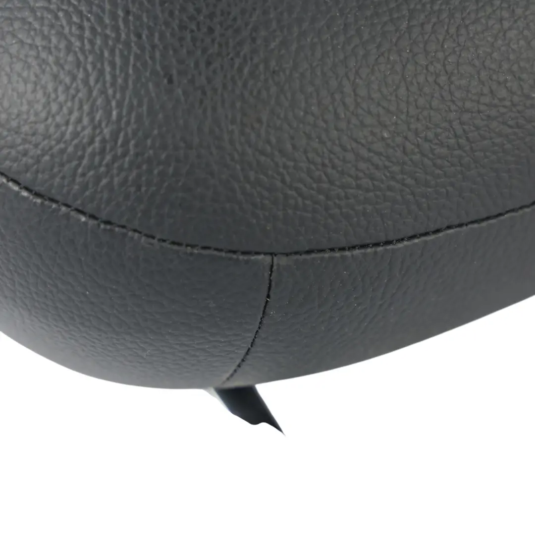 Zagłówek Tylny Środkowy Czarny Skórzany do Mercedes W203 o numerze A2039705678 Mercedes W203 Zagłówek Tylny Środkowy Czarny Skórzany - SKU A2039705678 - Numer Części A2039705678