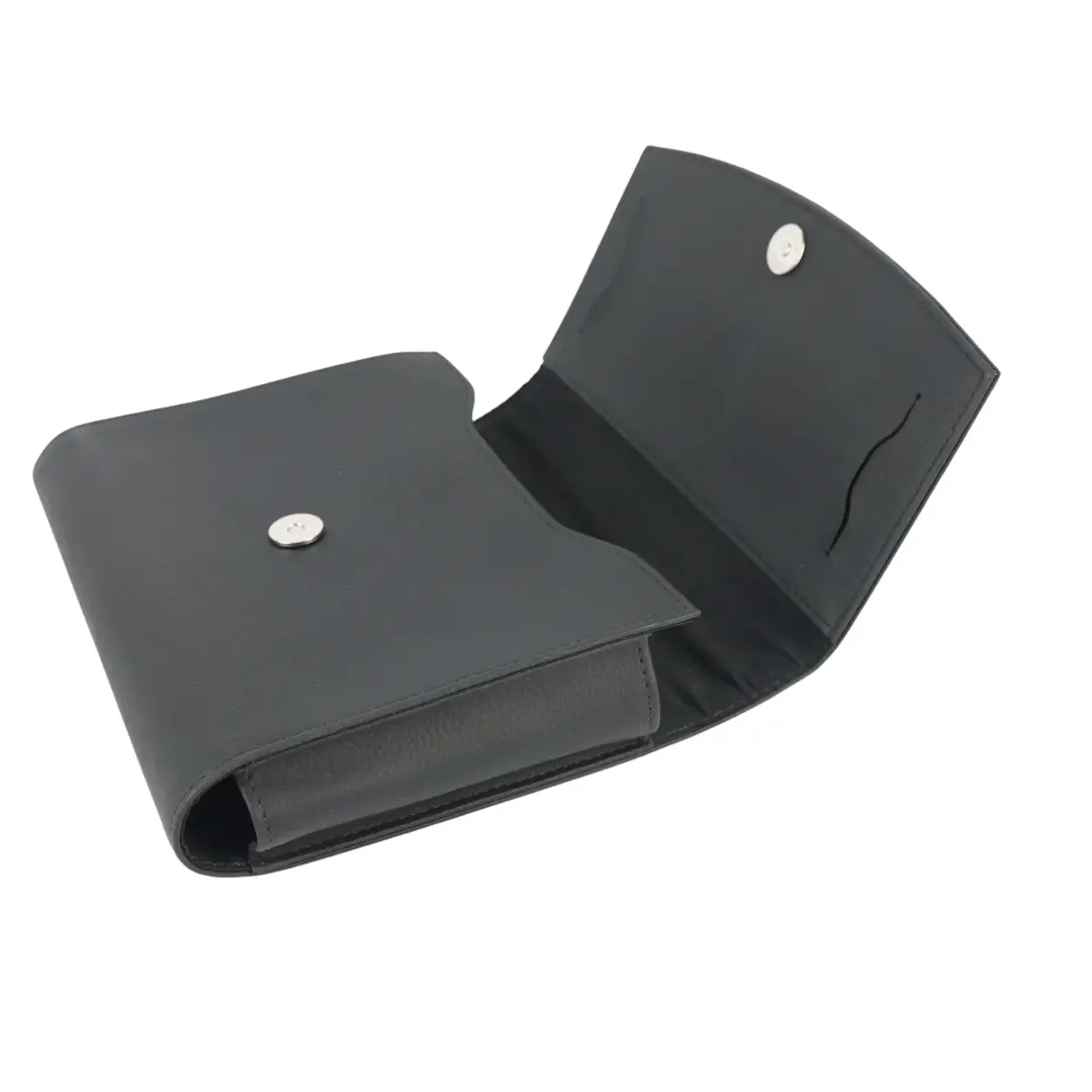Service Scheckheft Set Mappe Etui für Mercedes C204 mit Teilenummer A2045847882 Mercedes C204 Service Scheckheft Set Mappe Etui - SKU A2045847882 - Teilenummer A2045847882