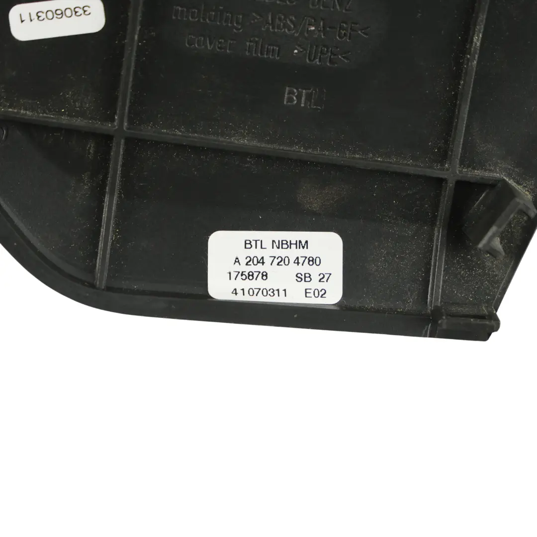 Panel Moldura Puerta Delantera Izquierda Nogal para Mercedes W204 con número de pieza A2047204780 Mercedes W204 Panel Moldura Puerta Delantera Izquierda Nogal - SKU A2047204780 - Número de pieza A2047204780