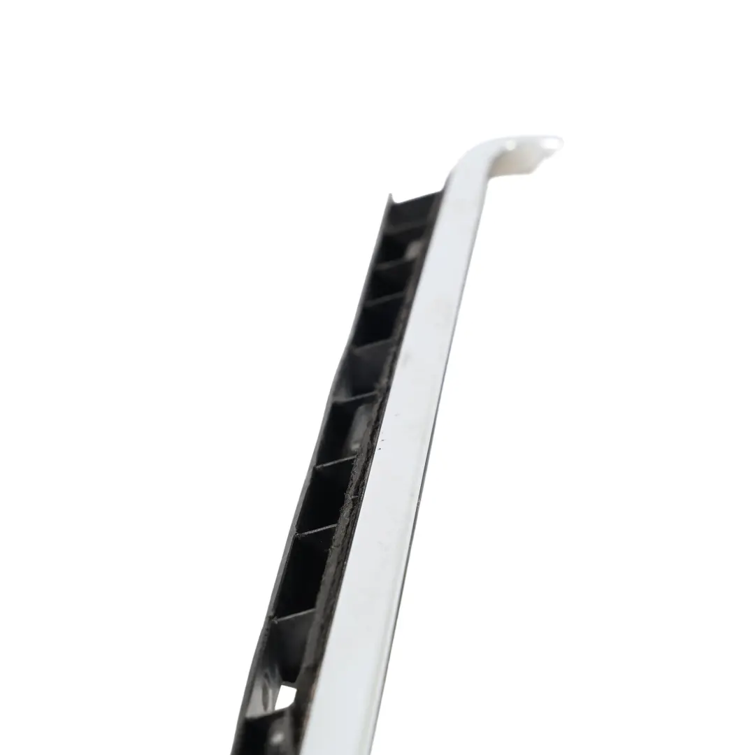 Soporte Rejilla Delantera Panel Cubierta para Mercedes W204 C204 CDI con número de pieza A2048800983 Mercedes W204 C204 CDI Soporte Rejilla Delantera Panel Cubierta - SKU A2048800983 - Número de pieza A2048800983