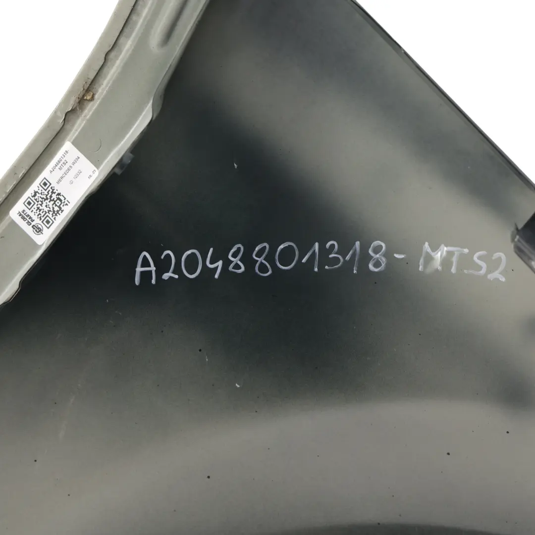 Panel Lateral Aleta Delantero Izquierdo Negro Magnetita para Mercedes W204 con número de pieza A2048801318 Mercedes W204 Panel Lateral Aleta Delantero Izquierdo Negro Magnetita - SKU A2048801318-MTS2 - Número de pieza A2048801318