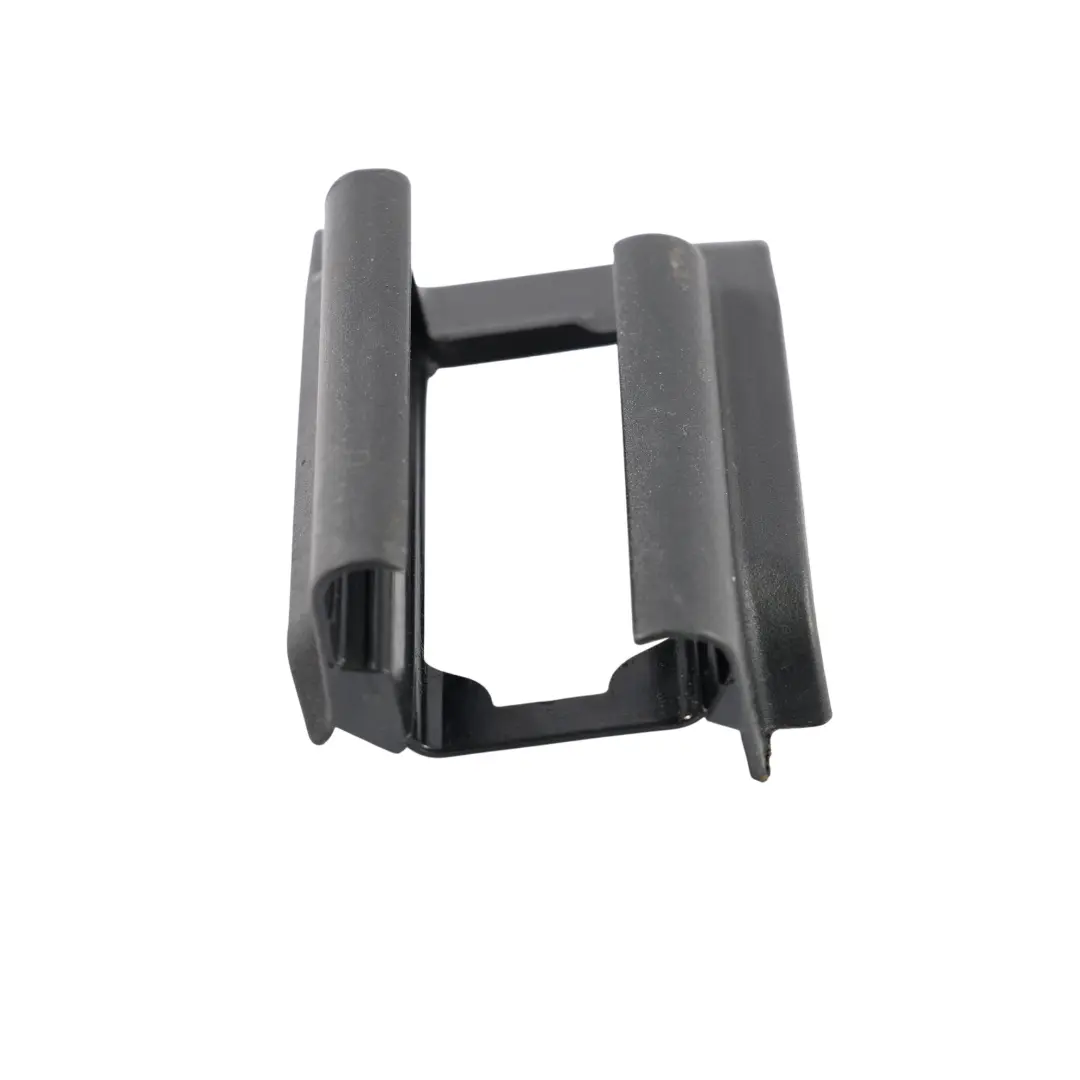 Copri Guida Binario Interno Sedile Anteriore Sinistro per Mercedes W204 con numero di parte A2049190120 Mercedes W204 Copri Guida Binario Interno Sedile Anteriore Sinistro - SKU A2049190120 - Numero di parte A2049190120
