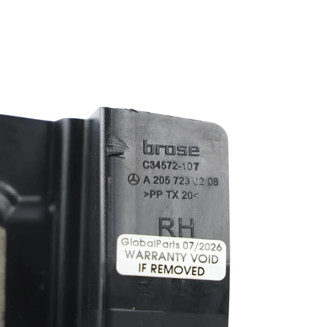 Osłona Zamka Drzwi Przednia Prawa do Mercedes C205 o numerze A2057230208 Mercedes C205 Osłona Zamka Drzwi Przednia Prawa - SKU A2057230208 - Numer Części A2057230208
