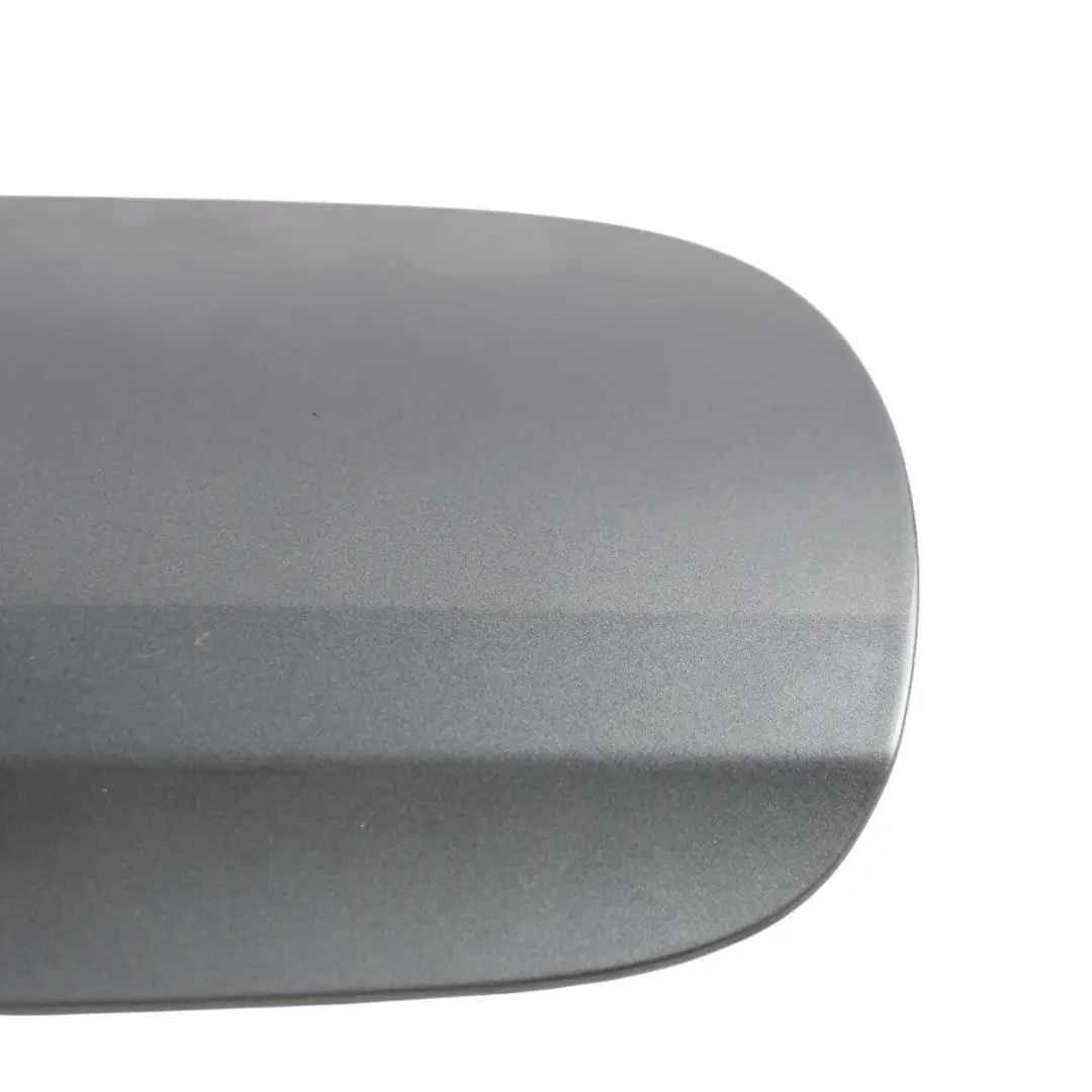 Sportello Carburante Selenite Grey Metallic 992 per Mercedes C205 con numero di parte A2057571700 Mercedes C205 Sportello Carburante Selenite Grey Metallic 992 - SKU A2057571700-SEL - Numero di parte A2057571700