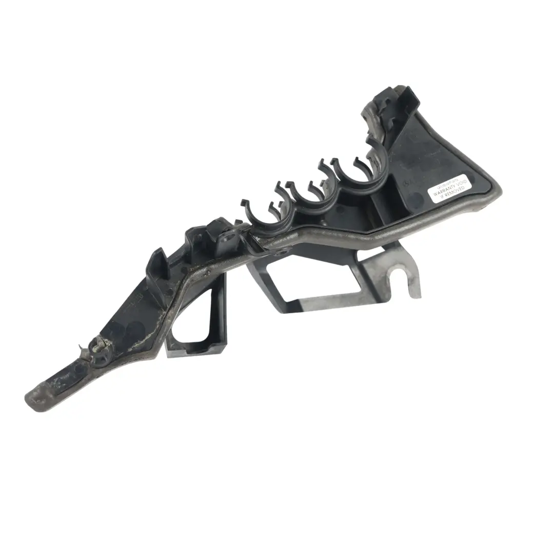 Prowadnica Kabli Dolna Lewa do Mercedes W205 C205 o numerze A2058310598 Mercedes W205 C205 Prowadnica Kabli Dolna Lewa - SKU A2058310598 - Numer Części A2058310598