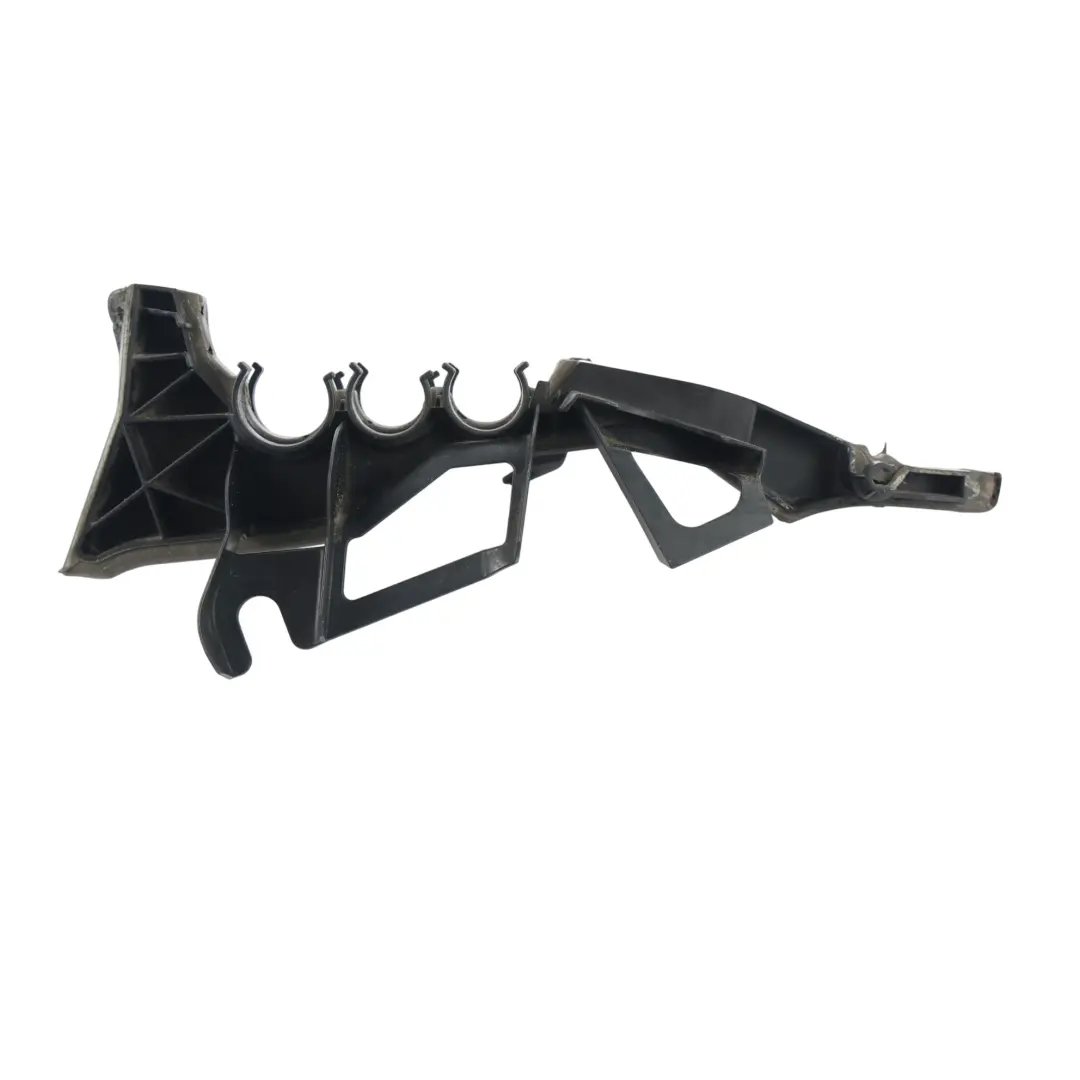 Prowadnica Kabli Dolna Lewa do Mercedes W205 C205 o numerze A2058310598 Mercedes W205 C205 Prowadnica Kabli Dolna Lewa - SKU A2058310598 - Numer Części A2058310598