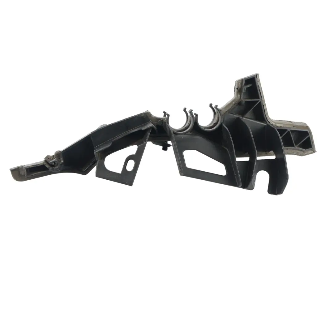 Prowadnica Kanału Powietrza Dolna Prawa do Mercedes W205 C205 o numerze A2058310698 Mercedes W205 C205 Prowadnica Kanału Powietrza Dolna Prawa - SKU A2058310698 - Numer Części A2058310698