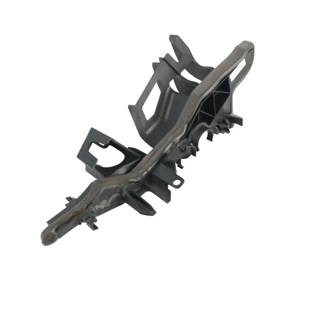 Mercedes W205 C205 Joint Support Conduit Air Inférieur Droit - SKU A2058310698 - Numéro de pièce A2058310698