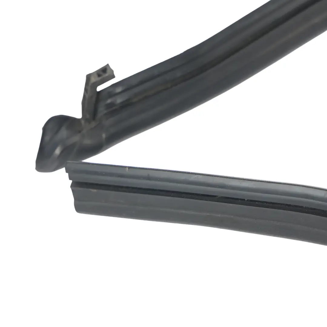 Motorhaube Motor Gummi Dichtung Rechts für Mercedes W205 mit Teilenummer A2058870200 Mercedes W205 Motorhaube Motor Gummi Dichtung Rechts - SKU A2058870200 - Teilenummer A2058870200