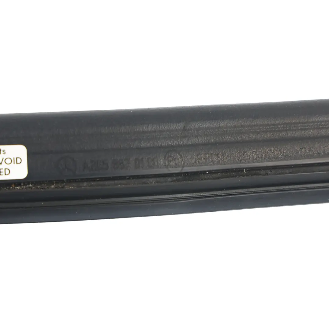 Mercedes W205 Guarnizione Gomma Cofano Motore Sinistra - SKU A2058870100 - Numero di parte A2058870100