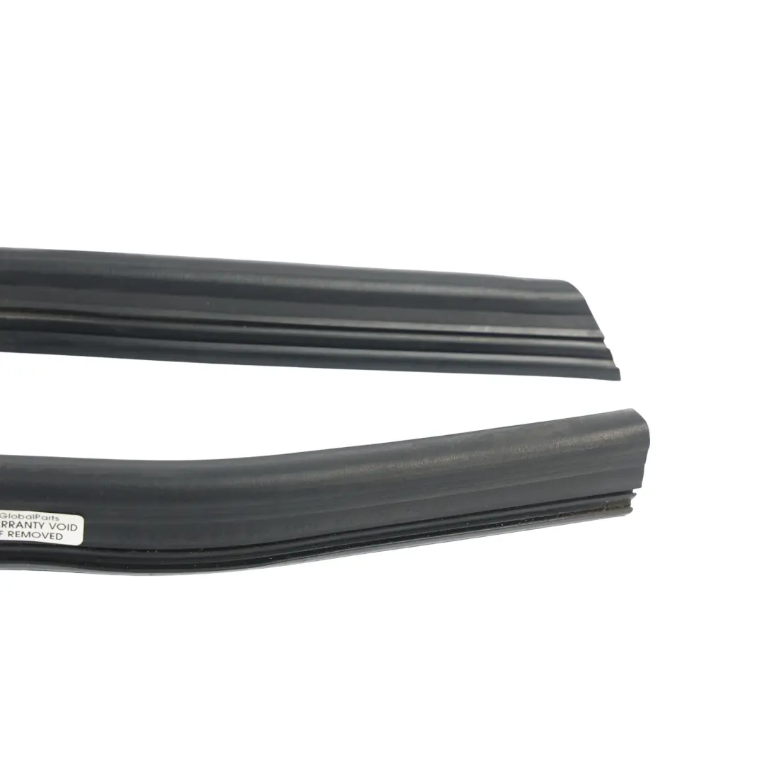 Joint Caoutchouc Étanchéité Capot Moteur Gauche pour Mercedes W205 à propos du numéro de pièce A2058870100 Mercedes W205 Joint Caoutchouc Étanchéité Capot Moteur Gauche - SKU A2058870100 - Numéro de pièce A2058870100