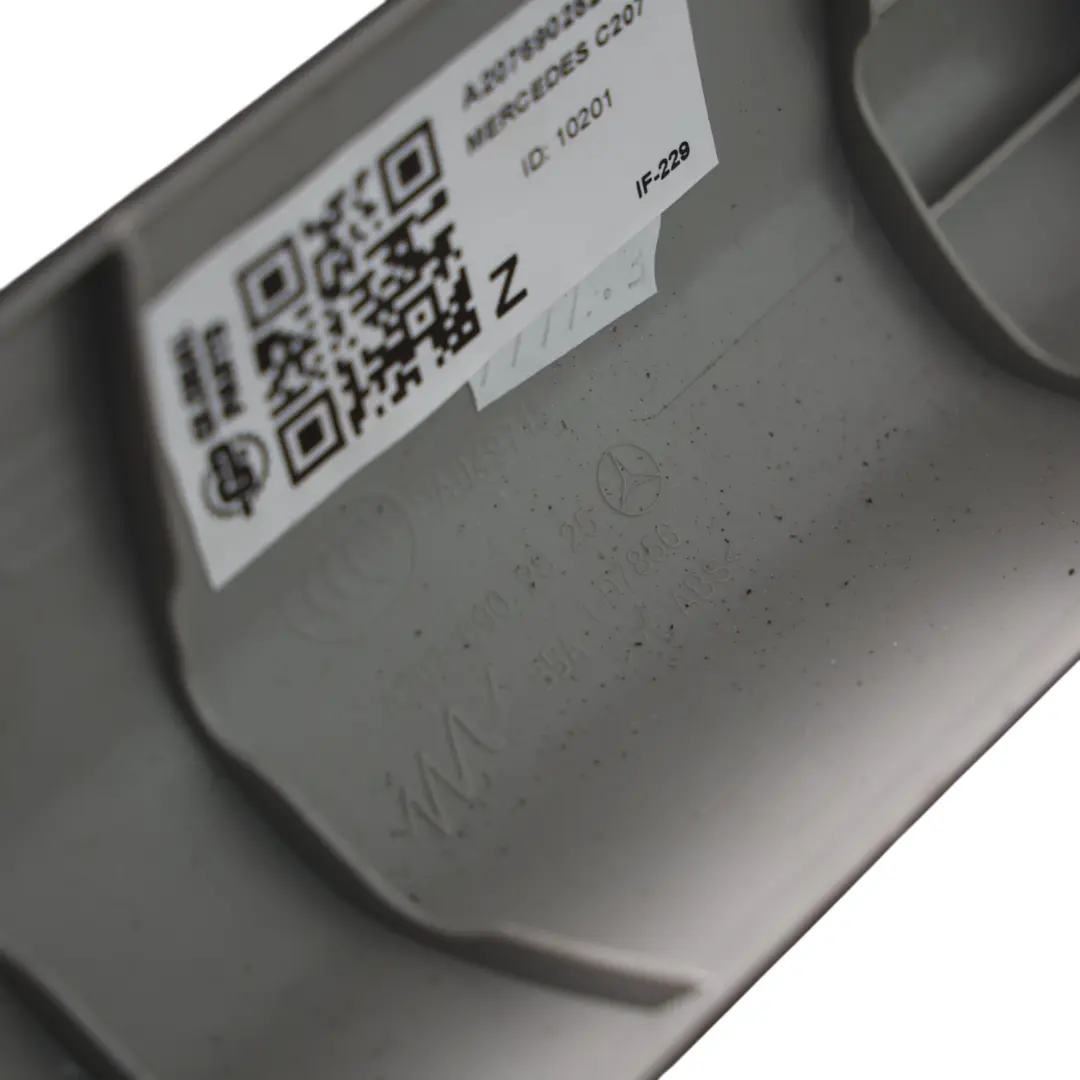 W207 Garniture Colonne Montant A Gris Alpaga Avant Droit pour Mercedes à propos du numéro de pièce A2076902825 Mercedes W207 Garniture Colonne Montant A Gris Alpaga Avant Droit - SKU A2076902825-1 - Numéro de pièce A2076902825
