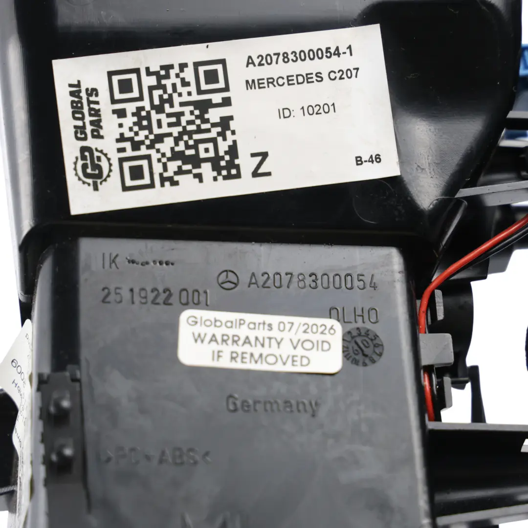 Kratka Nawiewu Środkowa Awaryjnych do Mercedes A207 C207 o numerze A2078300054 Mercedes A207 C207 Kratka Nawiewu Środkowa Awaryjnych - SKU A2078300054-1 - Numer Części A2078300054