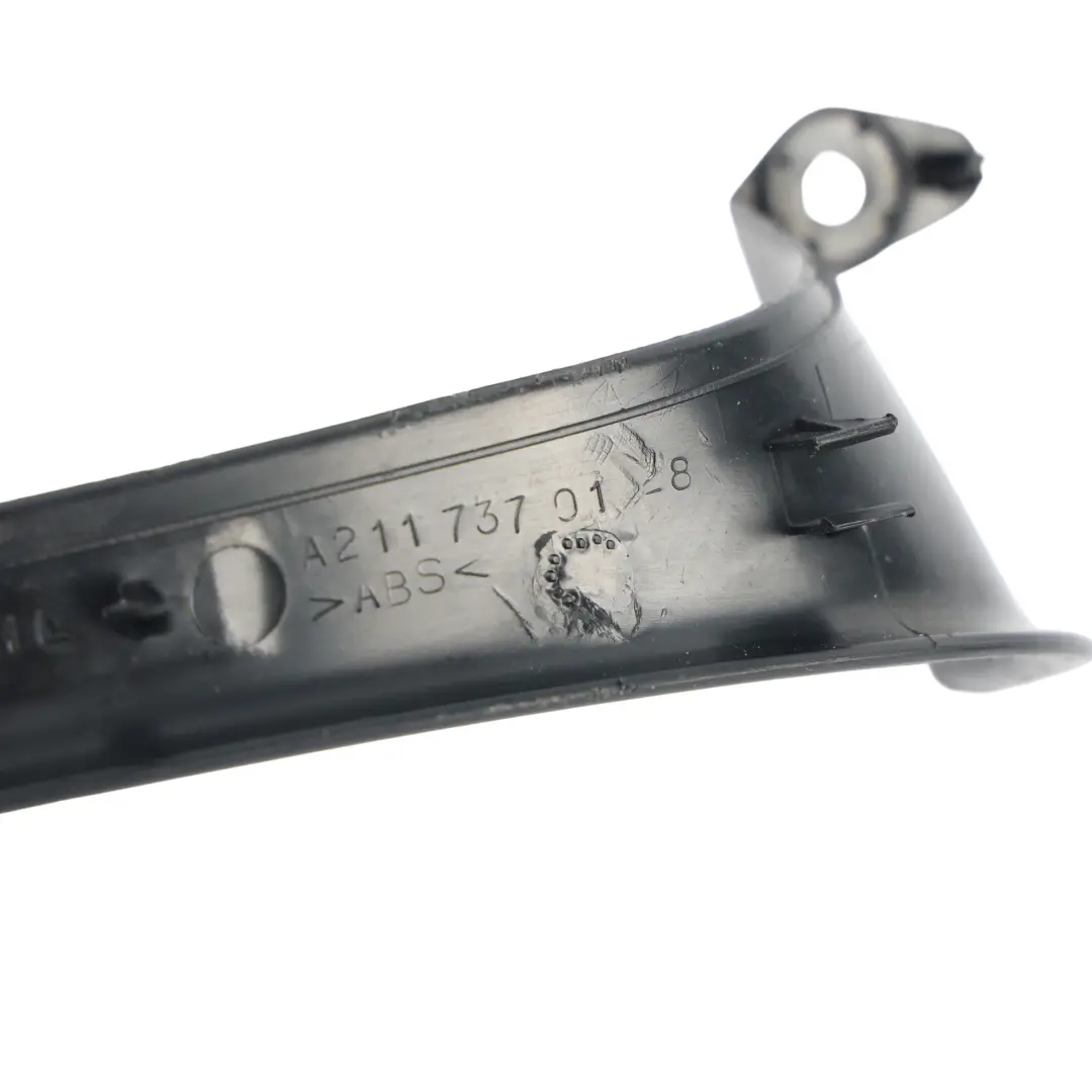 Panel Tirador Puerta Trasera Izquierda para Mercedes W211 con número de pieza A2117370128 Mercedes W211 Panel Tirador Puerta Trasera Izquierda - SKU A2117370128 - Número de pieza A2117370128