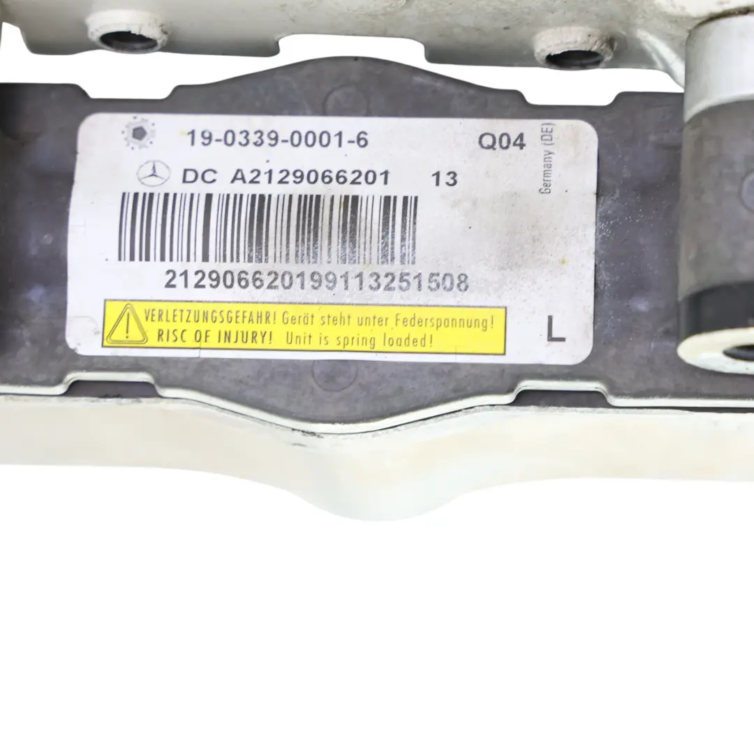 Mercedes W204 W212 Bisagra Capó Izquierda Protección Peatonal Blanco Calcita - SKU A2129066201-CW1 - Número de pieza A2129066201