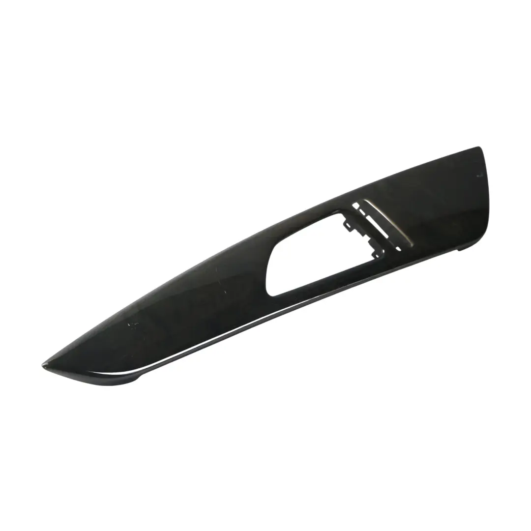 Tirador Puerta Delantero Izquierdo Negro Fresno A2187303080 para Mercedes X218 con número de pieza A2187205780 Mercedes X218 Tirador Puerta Delantero Izquierdo Negro Fresno A2187303080 - SKU A2187205780-2 - Número de pieza A2187205780