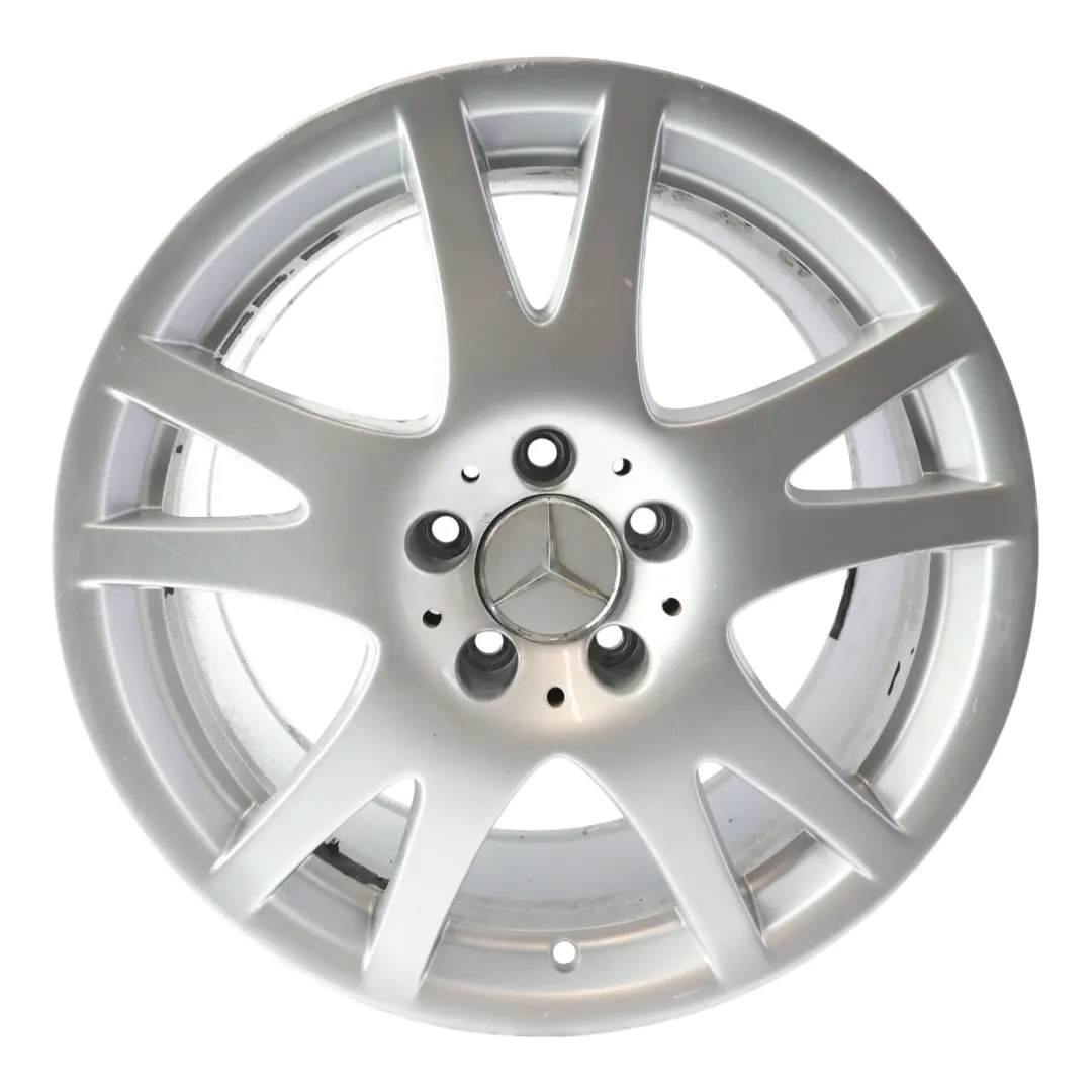 Jante alliage avant argent 17" 8,5J ET:28 pour Mercedes CLS C219 à propos du numéro de pièce A2194010002 Mercedes CLS C219 Jante alliage avant argent 17" 8,5J ET:28 - SKU A2194010002-1 - Numéro de pièce A2194010002