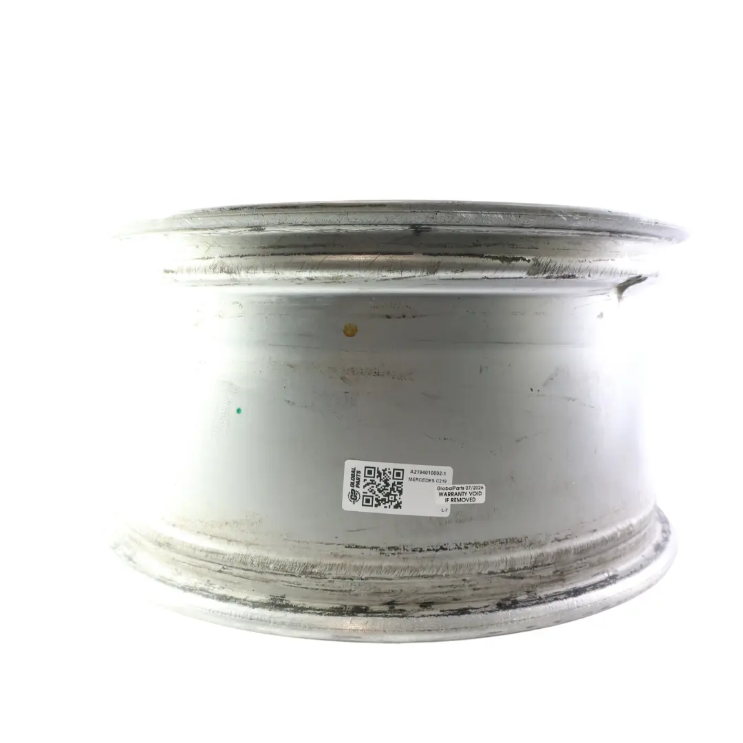 Jante alliage avant argent 17" 8,5J ET:28 pour Mercedes CLS C219 à propos du numéro de pièce A2194010002 Mercedes CLS C219 Jante alliage avant argent 17" 8,5J ET:28 - SKU A2194010002-1 - Numéro de pièce A2194010002