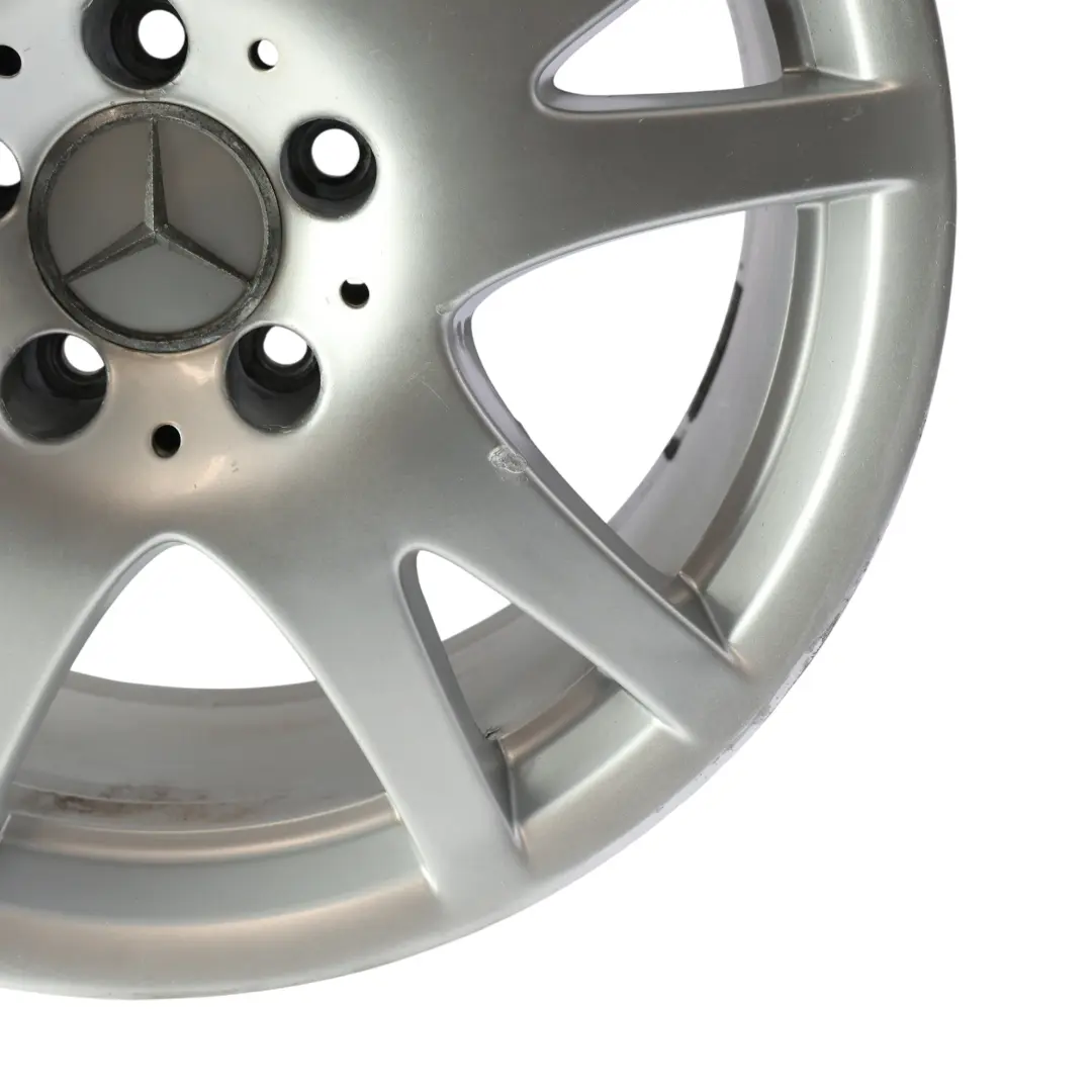 Jante Alliage Argent 17" 8,5J ET:18 pour Mercedes CLS C219 à propos du numéro de pièce A2194010702 Mercedes CLS C219 Jante Alliage Argent 17" 8,5J ET:18 - SKU A2194010702-4 - Numéro de pièce A2194010702