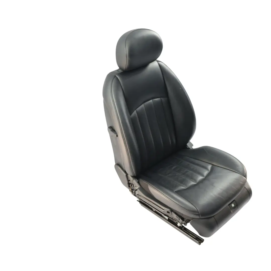 Fotel Przedni Prawy Przód Grzany Skórzany Czarny do Mercedes CLS C219 o numerze A2199103547 Mercedes CLS C219 Fotel Przedni Prawy Przód Grzany Skórzany Czarny - SKU A2199103547-2 - Numer Części A2199103547