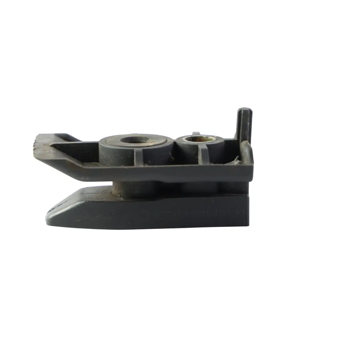 Staffa Supporto Guida Paraurti Anteriore per Mercedes C216 W220 con numero di parte A2208800030 Mercedes C216 W220 Staffa Supporto Guida Paraurti Anteriore - SKU A2208800030 - Numero di parte A2208800030