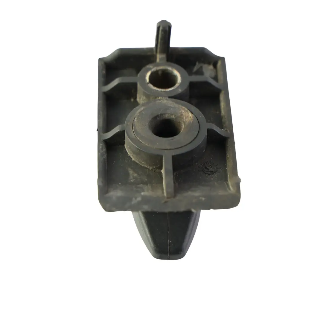 Soporte Guía Parachoques Delantero para Mercedes C216 W220 con número de pieza A2208800030 Mercedes C216 W220 Soporte Guía Parachoques Delantero - SKU A2208800030 - Número de pieza A2208800030
