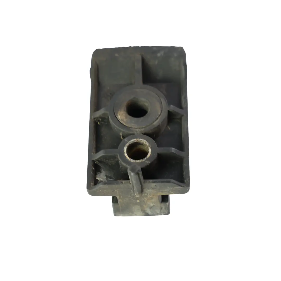 Staffa Supporto Guida Paraurti Anteriore per Mercedes C216 W220 con numero di parte A2208800030 Mercedes C216 W220 Staffa Supporto Guida Paraurti Anteriore - SKU A2208800030 - Numero di parte A2208800030