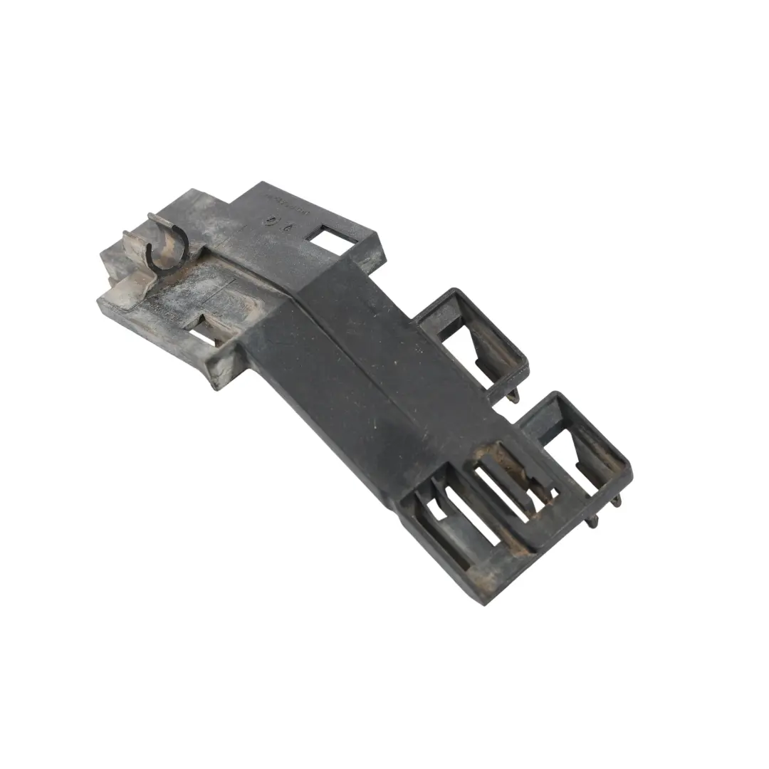 Guide Durites Frein Avant Gauche pour Mercedes C117 W176 W246 à propos du numéro de pièce A2465462743 Mercedes C117 W176 W246 Guide Durites Frein Avant Gauche - SKU A2465462743 - Numéro de pièce A2465462743