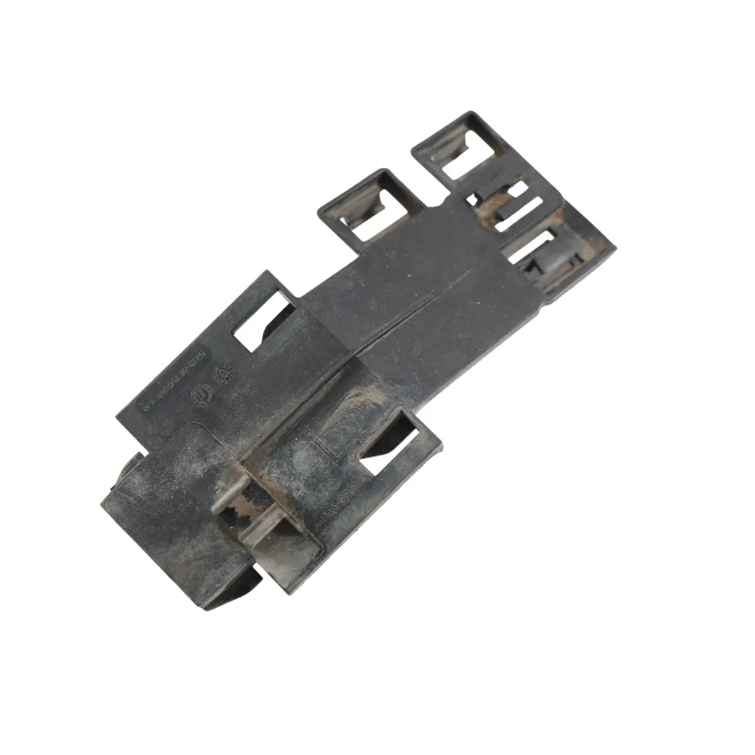 Guide Durites Frein Avant Gauche pour Mercedes C117 W176 W246 à propos du numéro de pièce A2465462743 Mercedes C117 W176 W246 Guide Durites Frein Avant Gauche - SKU A2465462743 - Numéro de pièce A2465462743