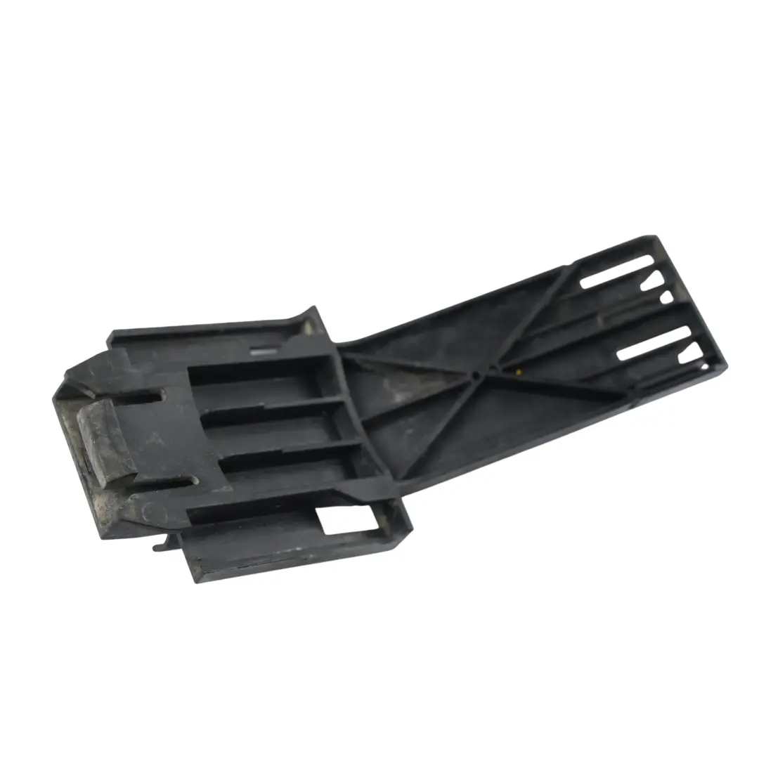 ABS Sensor Halterung Führung Vorne Rechts für Mercedes C117 W176 W246 mit Teilenummer A2465462843 Mercedes C117 W176 W246 ABS Sensor Halterung Führung Vorne Rechts - SKU A2465462843 - Teilenummer A2465462843