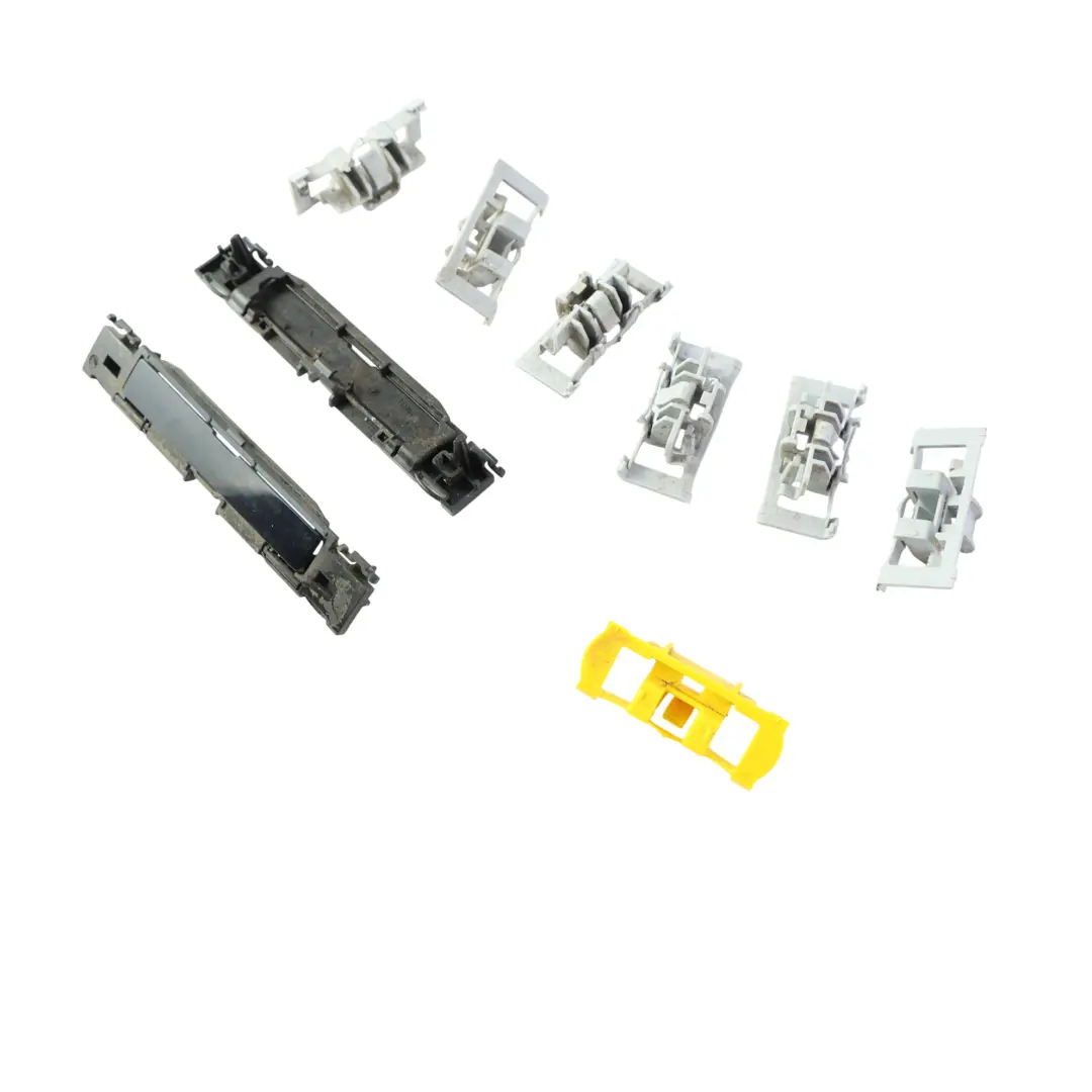 Baguette Moulure Garniture Toit Gauche Kit Clips pour Mercedes W246 à propos du numéro de pièce A2466903382 Mercedes W246 Baguette Moulure Garniture Toit Gauche Kit Clips - SKU A2466903382-1 - Numéro de pièce A2466903382