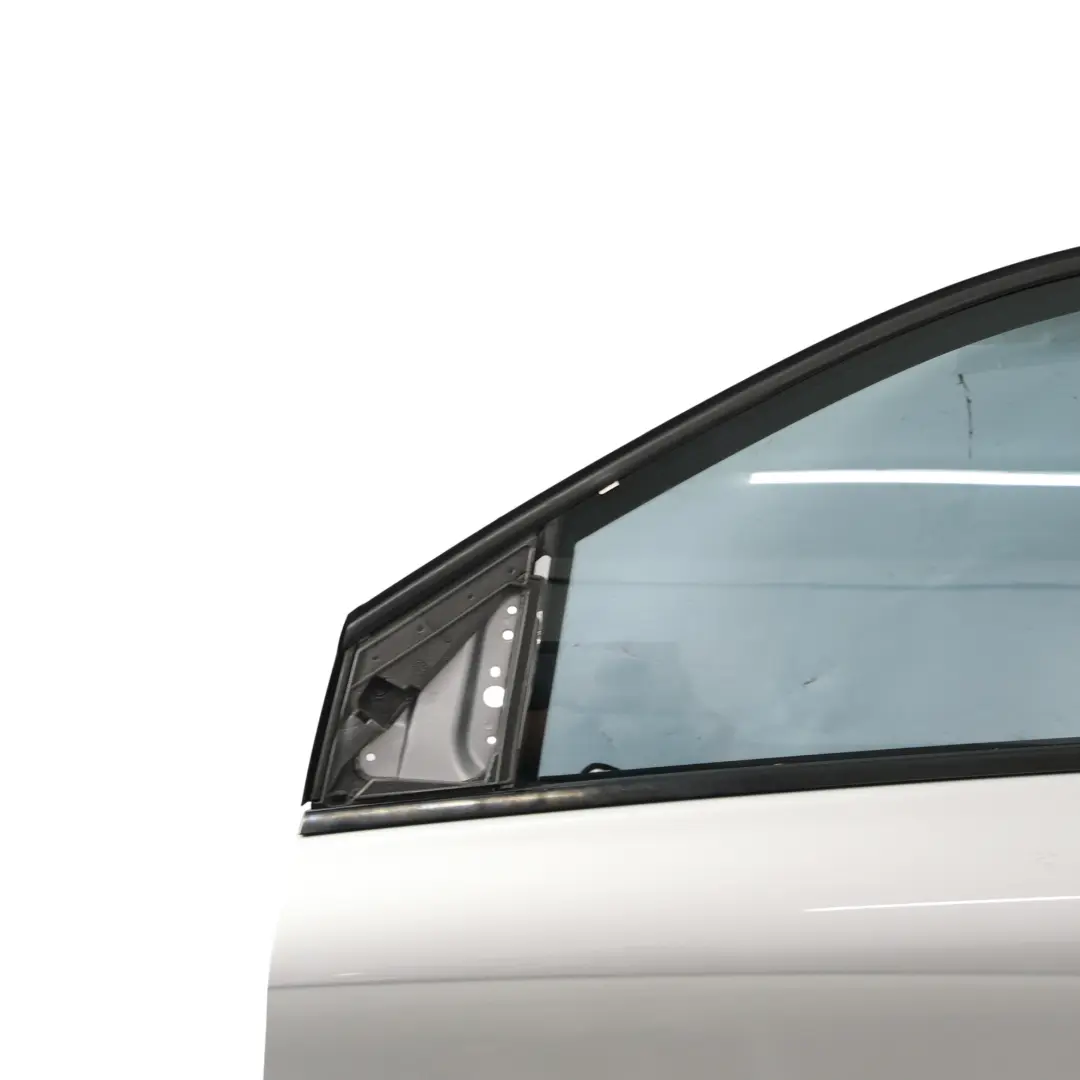 Porta anteriore sinistra Polar Silver Metallic - 761 per Mercedes W246 con numero di parte A2467200105 Mercedes W246 Porta anteriore sinistra Polar Silver Metallic - 761 - SKU A2467200105-PLS - Numero di parte A2467200105