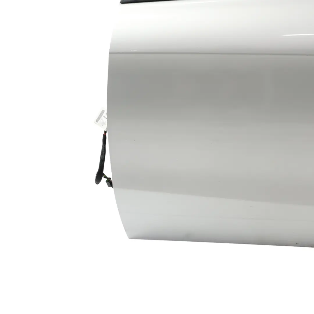 Puerta Delantera Izquierda Polar Silver Metallic - 761 para Mercedes W246 con número de pieza A2467200105 Mercedes W246 Puerta Delantera Izquierda Polar Silver Metallic - 761 - SKU A2467200105-PLS - Número de pieza A2467200105