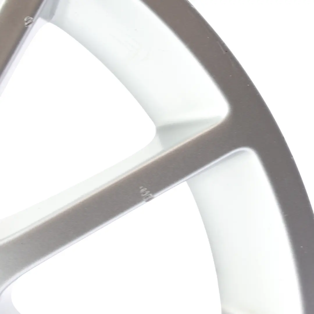 Felga Aluminiowa Przednia 15" 4.5J ET:23 do Smart Fortwo 451 o numerze A4514010102 Smart Fortwo 451 Felga Aluminiowa Przednia 15" 4.5J ET:23 - SKU A4514010102-1 - Numer Części A4514010102