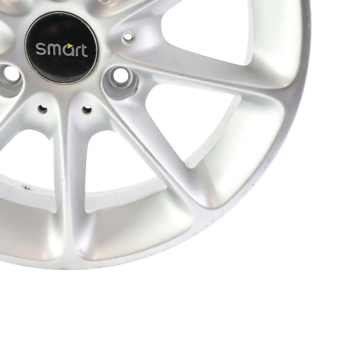 Jante Alliage Avant Argent 15" 4,5J 3X112 ET23,5 pour Smart ForTwo 451 à propos du numéro de pièce A4514010202 Smart ForTwo 451 Jante Alliage Avant Argent 15" 4,5J 3X112 ET23,5 - SKU A4514010202-1 - Numéro de pièce A4514010202