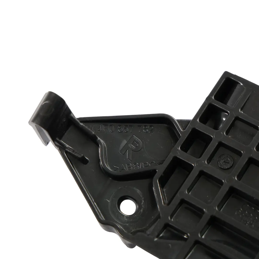 Audi A6 C6 Panneau Guide Ceinture Sécurité Support Droit - SKU A4F0857782 - Numéro de pièce A4F0857782