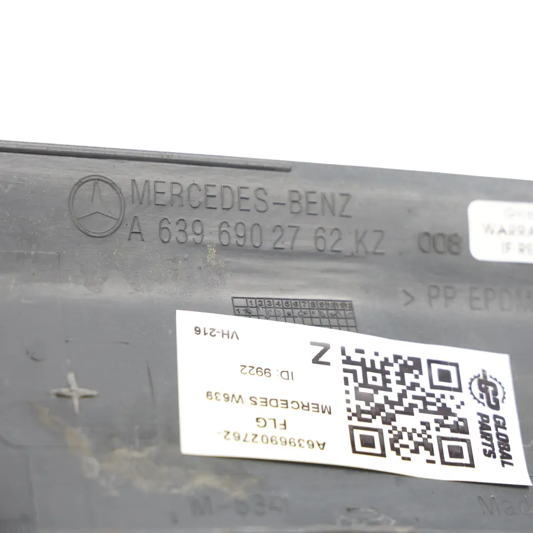 Moldura Inferior Panel Trasero Izquierdo Gris Pedernal 368 para Mercedes W639 con número de pieza A6396902762 Mercedes W639 Moldura Inferior Panel Trasero Izquierdo Gris Pedernal 368 - SKU A6396902762-FLG - Número de pieza A6396902762