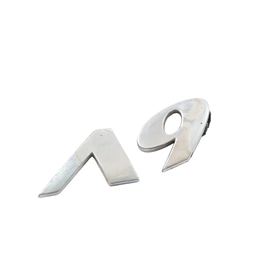 Emblema Badge Portellone Posteriore V6 A6398170914 per Mercedes Vito Viano W639 con numero di parte A6398173214 Mercedes Vito Viano W639 Emblema Badge Portellone Posteriore V6 A6398170914 - SKU A6398173214 - Numero di parte A6398173214