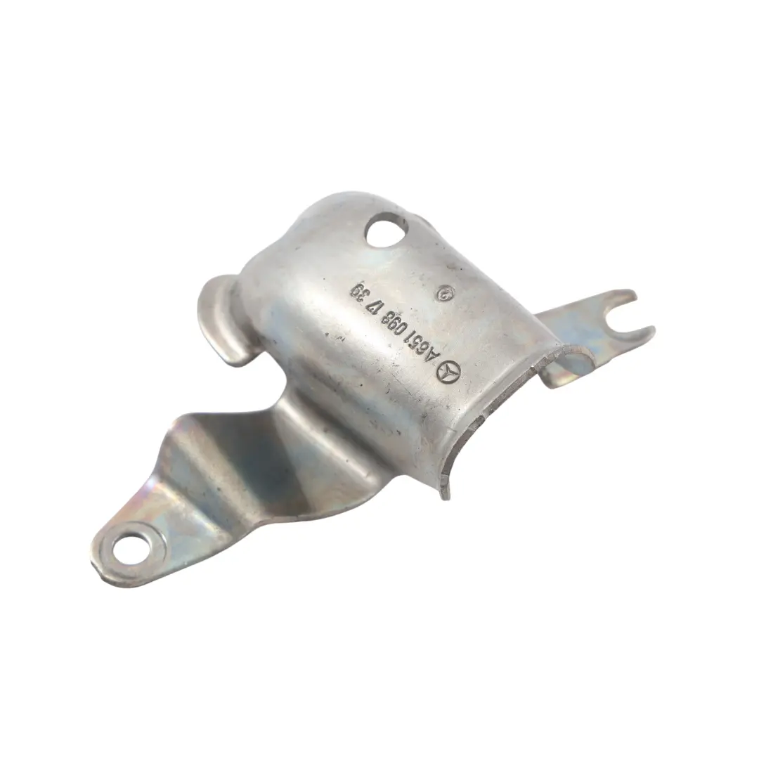 Wspornik Osłony Termicznej do Mercedes W204 o numerze A6510981739 Mercedes W204 Wspornik Osłony Termicznej - SKU A6510981739 - Numer Części A6510981739