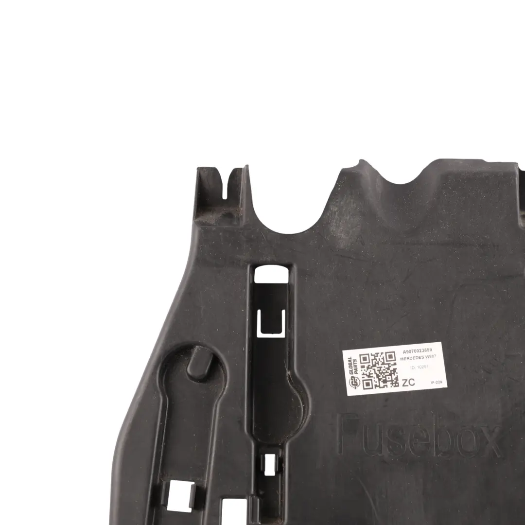 W907 W910 Soporte Kit Herramientas Rueda Repuesto para Mercedes Sprinter con número de pieza A9070023899 Mercedes Sprinter W907 W910 Soporte Kit Herramientas Rueda Repuesto - SKU A9070023899 - Número de pieza A9070023899