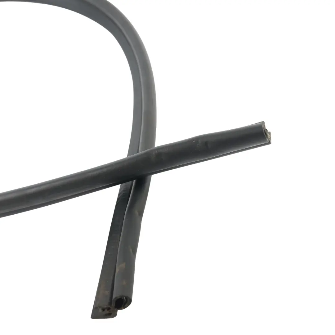 Joint Capot Arrière Caoutchouc pour Land Rover Discovery 2 à propos du numéro de pièce ASR1258 Land Rover Discovery 2 Joint Capot Arrière Caoutchouc - SKU ASR1258 - Numéro de pièce ASR1258