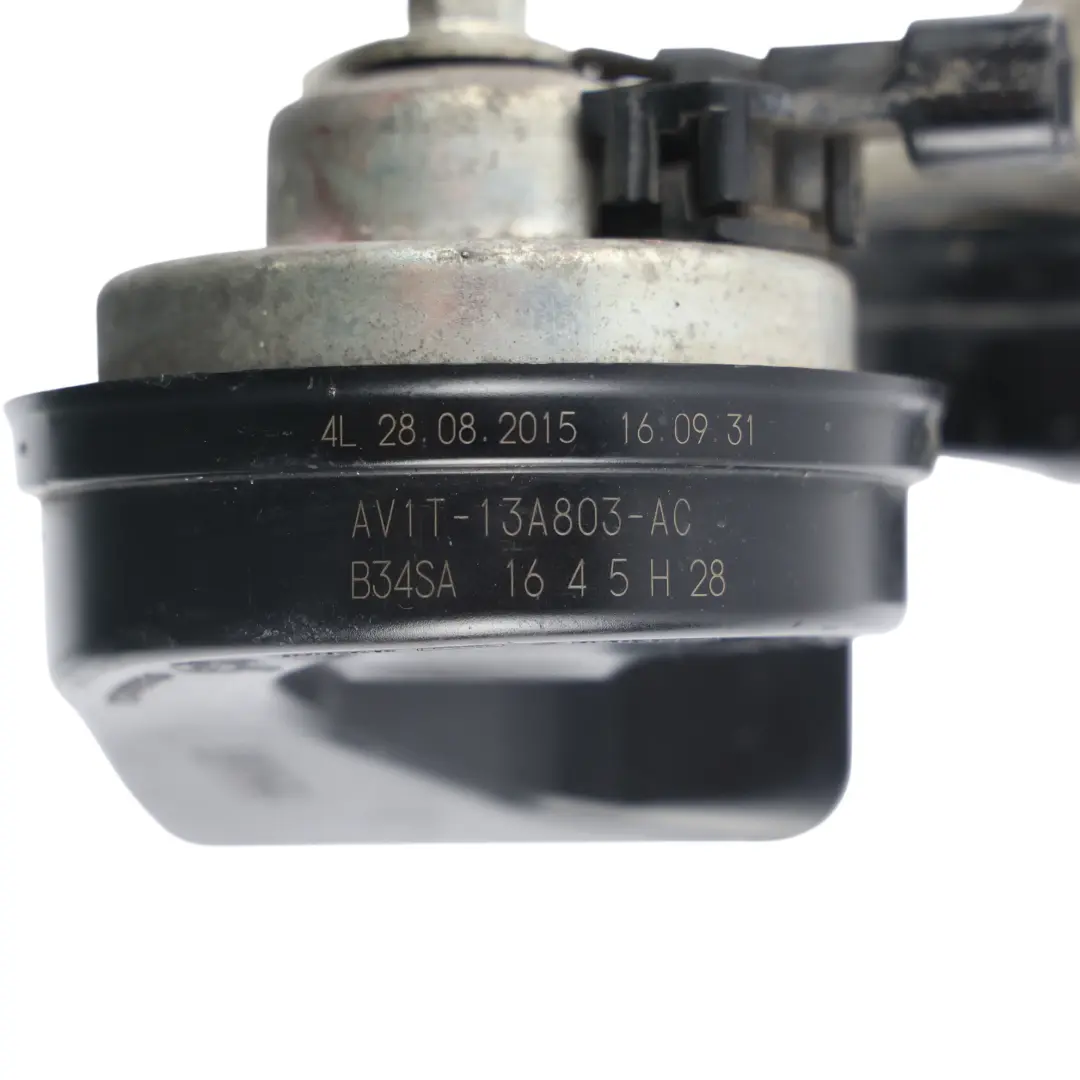 Clacson Doppio Tono Basso e Alto per Ford Fiesta MK7 con numero di parte AV1T-13A803-AC Ford Fiesta MK7 Clacson Doppio Tono Basso e Alto - SKU AV1T-13A803-AC - Numero di parte AV1T-13A803-AC