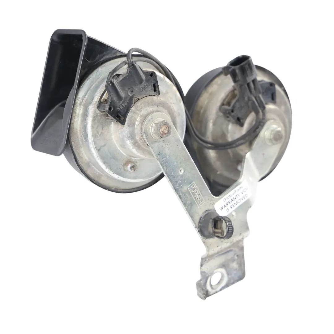 Doppel Hupe Tief & Hoch Ton Signal für Ford Fiesta MK7 mit Teilenummer AV1T-13A803-AC Ford Fiesta MK7 Doppel Hupe Tief & Hoch Ton Signal - SKU AV1T-13A803-AC - Teilenummer AV1T-13A803-AC