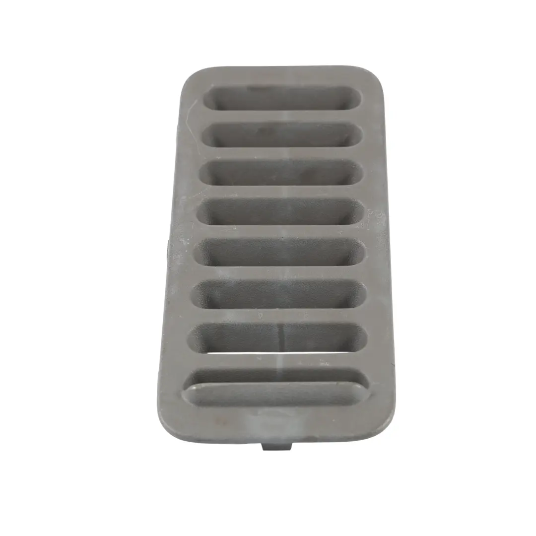 Copertura Accesso Aerata Bagagliaio Nero per Land Rover Discovery 2 L318 con numero di parte AWR3592 Land Rover Discovery 2 L318 Copertura Accesso Aerata Bagagliaio Nero - SKU AWR3592 - Numero di parte AWR3592