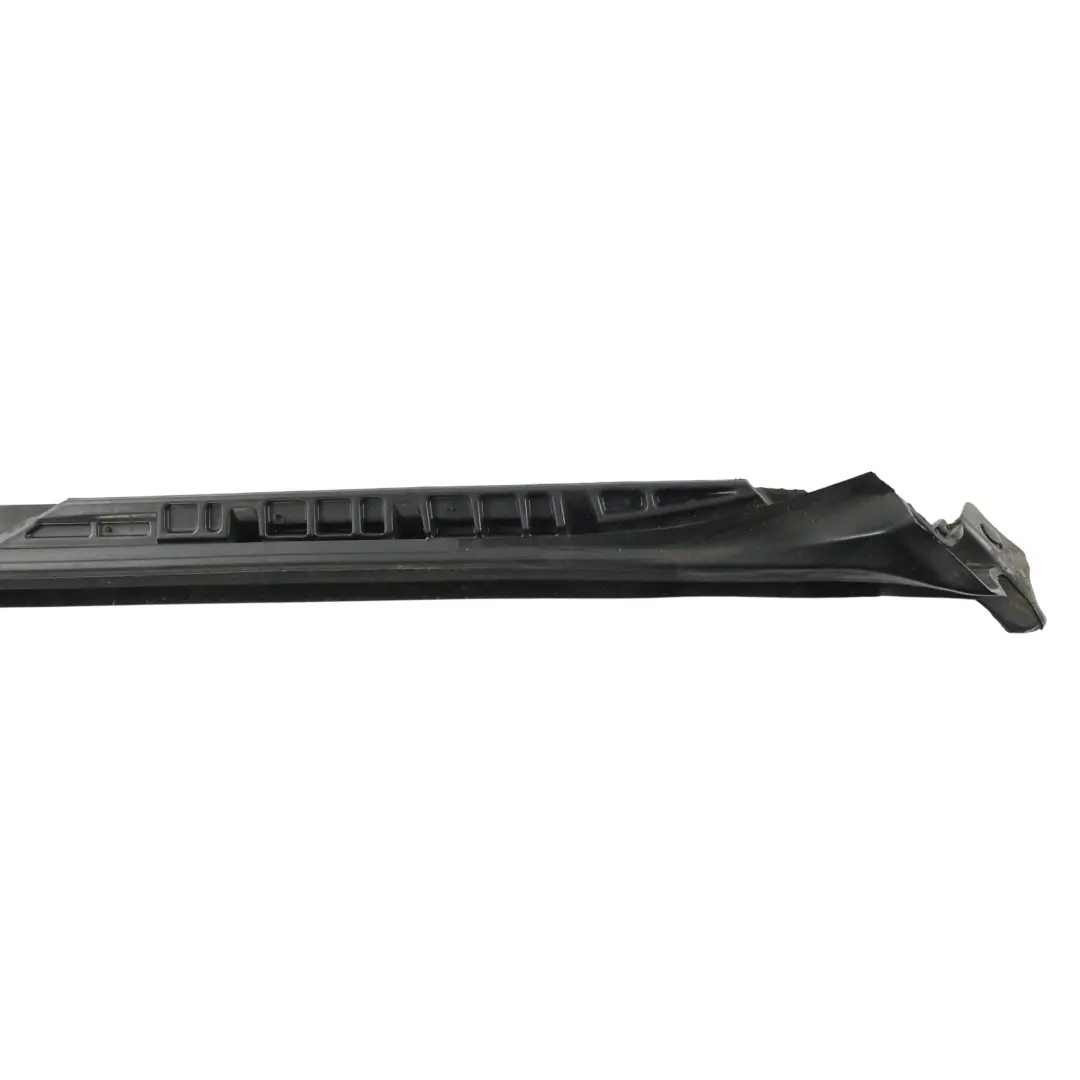 Junta Goma Puerta Delantera Derecha Superior para Range Rover L322 con número de pieza CFE000146 Range Rover L322 Junta Goma Puerta Delantera Derecha Superior - SKU CFE000146 - Número de pieza CFE000146