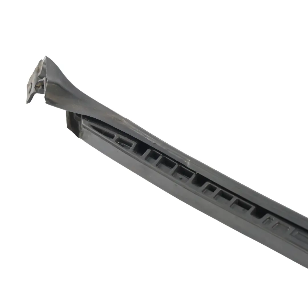 Guarnizione Porta Anteriore Destra Superiore per Range Rover L322 con numero di parte CFE000146 Range Rover L322 Guarnizione Porta Anteriore Destra Superiore - SKU CFE000146 - Numero di parte CFE000146
