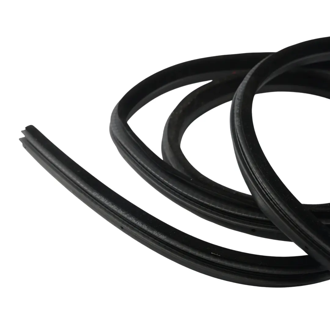 Range Rover L322 Front Door Seal Rubber Gasket Right Left N/O/S - SKU CFE000222 - Part number CFE000222