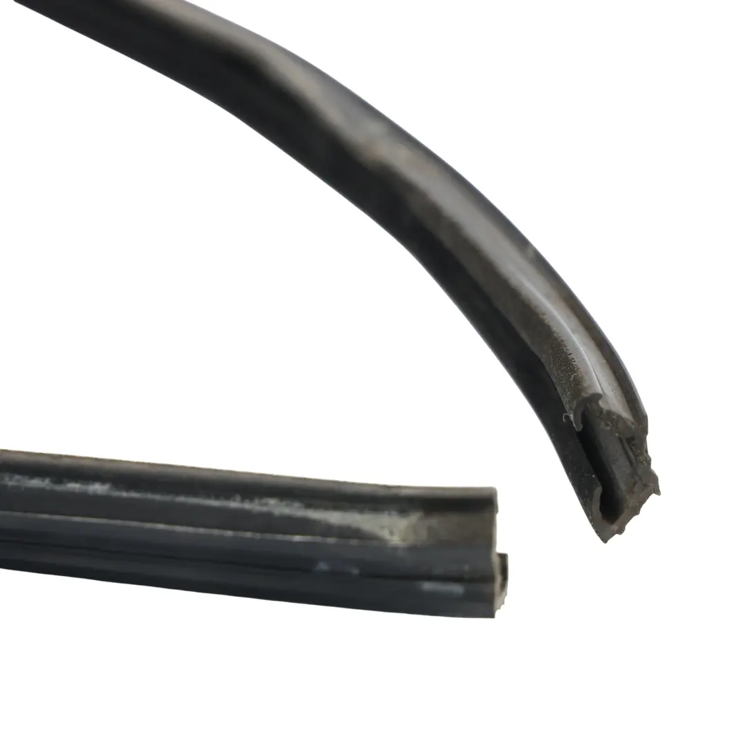 Door Glass Run Seal Gasket Rear Right O/S to Land Rover Discovery 3 L319 with Part number CGE000442 Land Rover Discovery 3 L319 Door Glass Run Seal Gasket Rear Right O/S - SKU CGE000442 - Part number CGE000442
