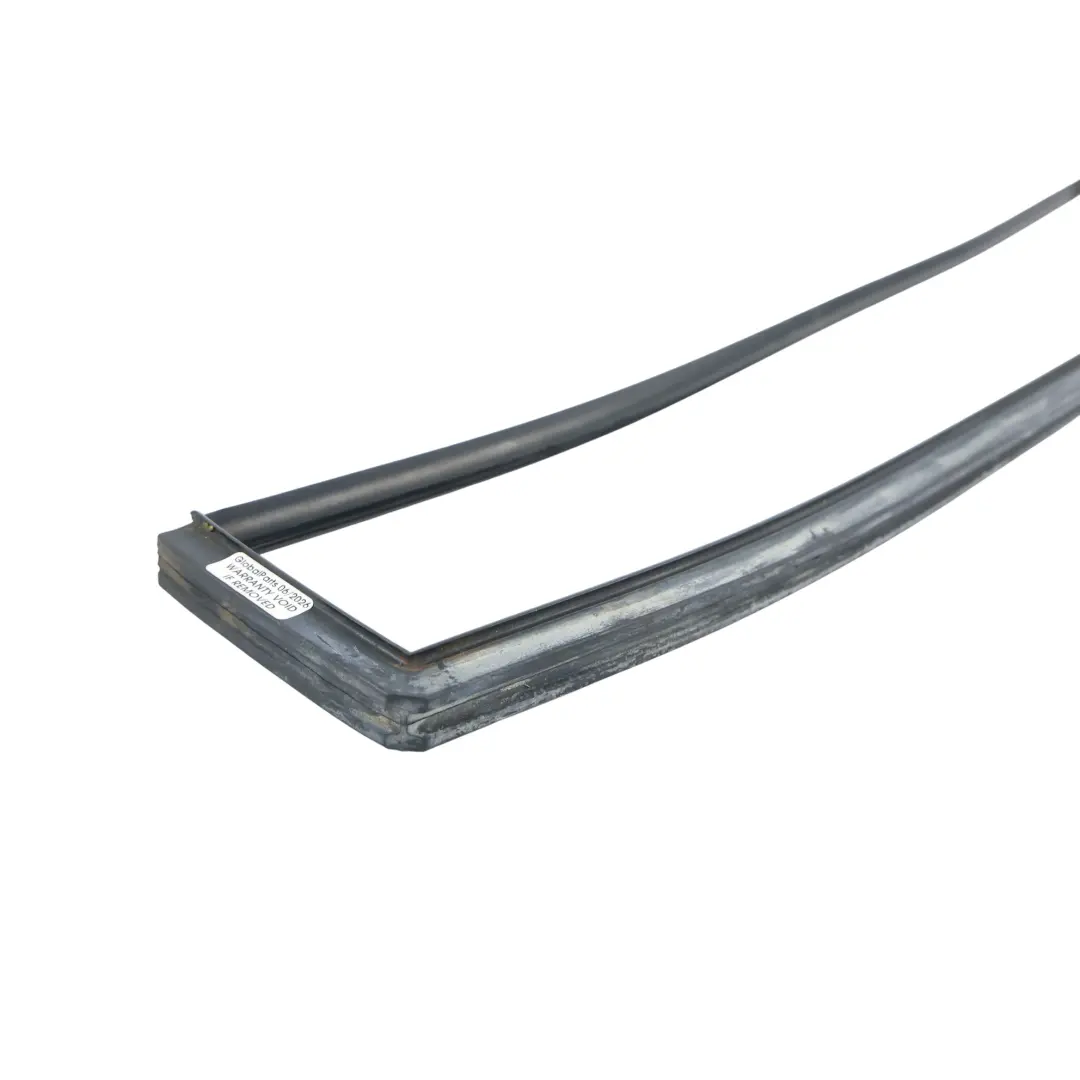 Door Window Glass Seal Rear Right O/S to Land Rover Discovery 2 L318 with Part number CGE101510 Land Rover Discovery 2 L318 Door Window Glass Seal Rear Right O/S - SKU CGE101510 - Part number CGE101510