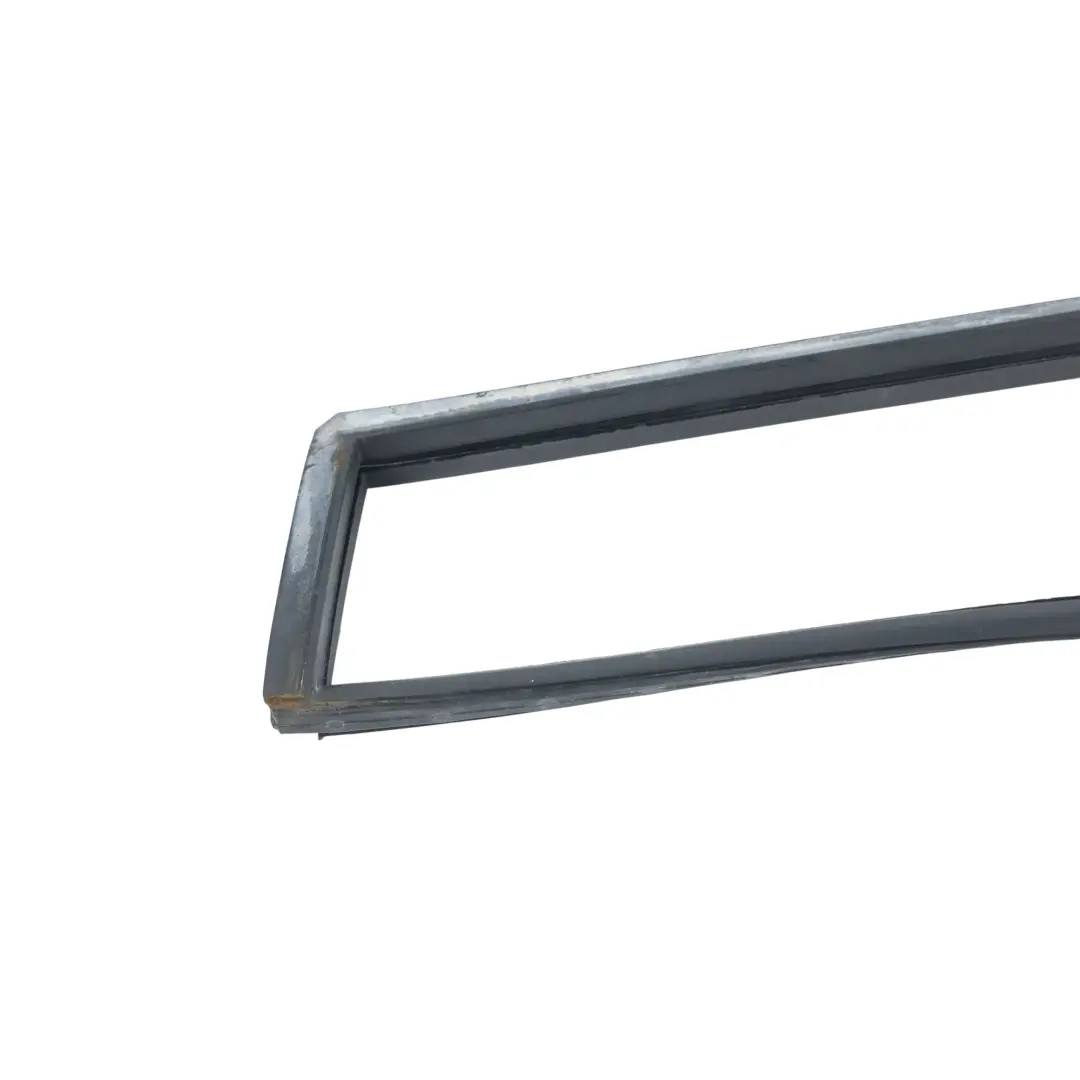 Joint Vitre Porte Arrière Droit pour Land Rover Discovery 2 L318 à propos du numéro de pièce CGE101510 Land Rover Discovery 2 L318 Joint Vitre Porte Arrière Droit - SKU CGE101510 - Numéro de pièce CGE101510